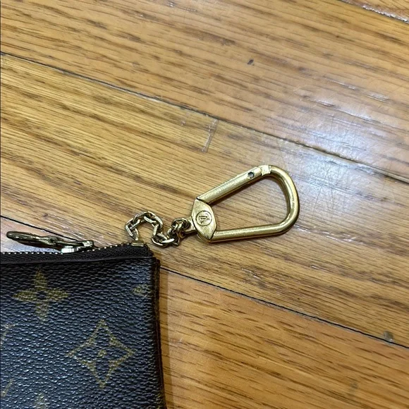 Louis Vuitton Monogram Key Pouch - Picture 3 of 4